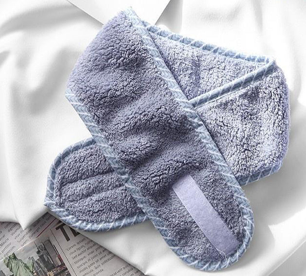 Adjustable microfiber headband for skincare and makeup
Soft headband keeping hair secure during facial routines
Microfiber headband for spa or professional use
Comfortable hair band for cleansing and makeup application