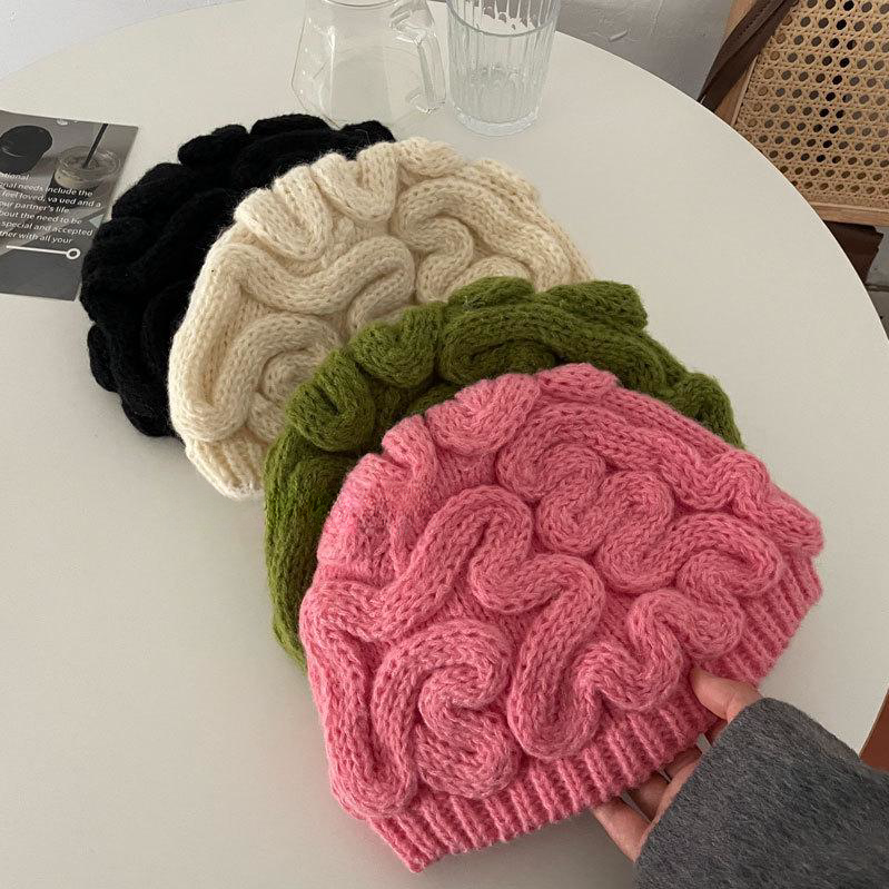 Brain Flower knitted dome hat in imitation cashmere for women
Cozy winter hat in pink, beige, black, or green
Windproof and stylish knitted dome hat for cold days
Soft and warm dome hat for casual winter wear
