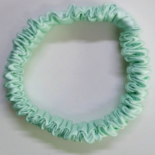 Mulberry silk hair tie for no damage ponytail styling
Soft elastic scrunchie for fine hair protection
Silk hair band designed to reduce breakage and creases
Gentle high elasticity hair tie for everyday use