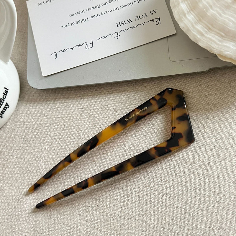 U-Shaped Acetate Hairpin